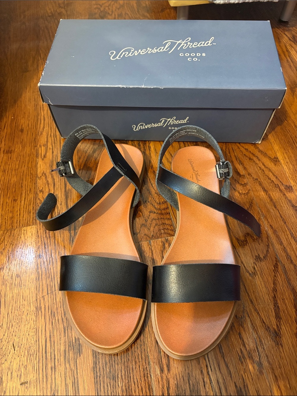 Universal Thread Black and Tan Leather Strappy Sandals like new